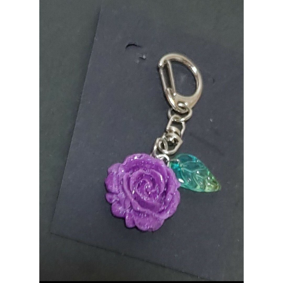 【ハンドメイド】紫薔薇 バッグチャーム ハンドメイドのファッション小物(バッグチャーム)の商品写真