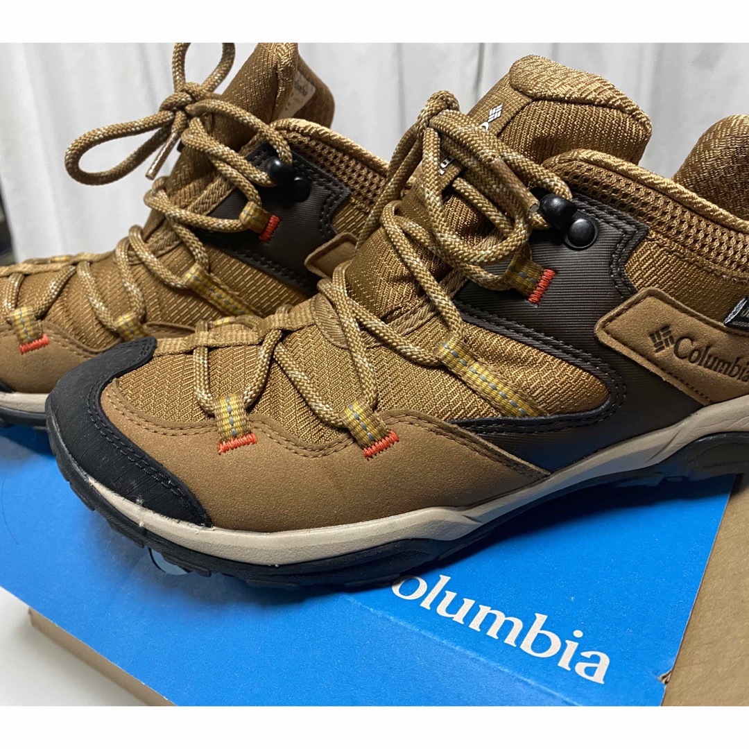 Columbia(コロンビア)のVivian様専用　Columbia セイバー　24cm レディースの靴/シューズ(スニーカー)の商品写真