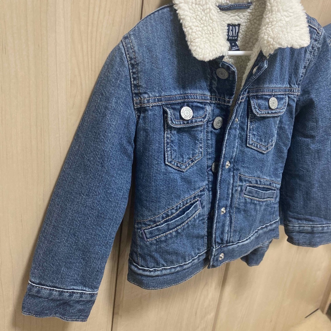 GAP Kids(ギャップキッズ)のGAPkids デニムジャケット　110cm キッズ/ベビー/マタニティのキッズ服男の子用(90cm~)(ジャケット/上着)の商品写真