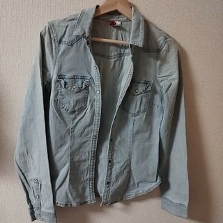 エイチアンドエム(H&M)のH&M DIVIDED　ストレッチデニム　シャツジャケット　ライトブルー　36(シャツ/ブラウス(長袖/七分))