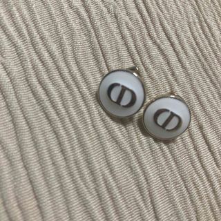 Dior 白 ピアス(ピアス)