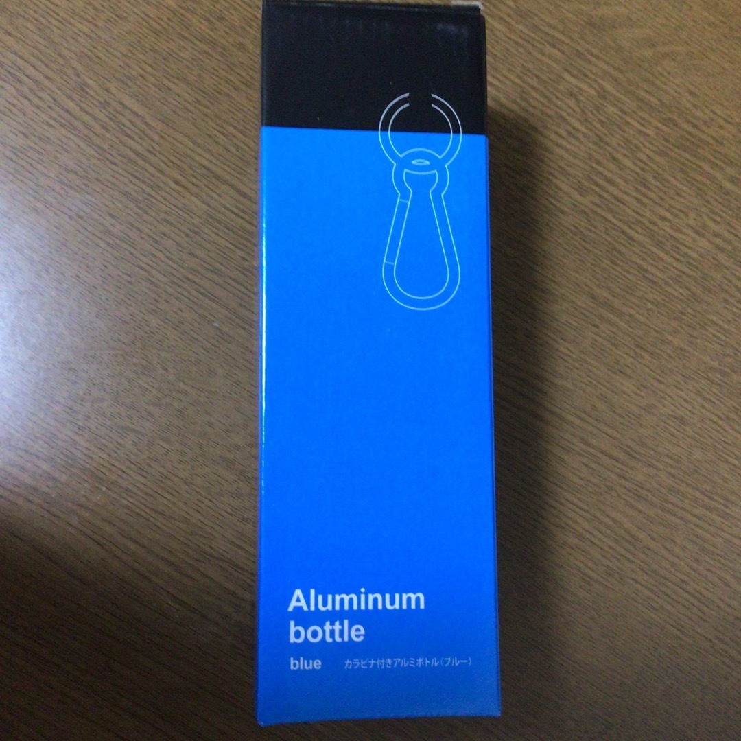 カラビナ付きアルミニウムボトル スポーツ/アウトドアのアウトドア(その他)の商品写真