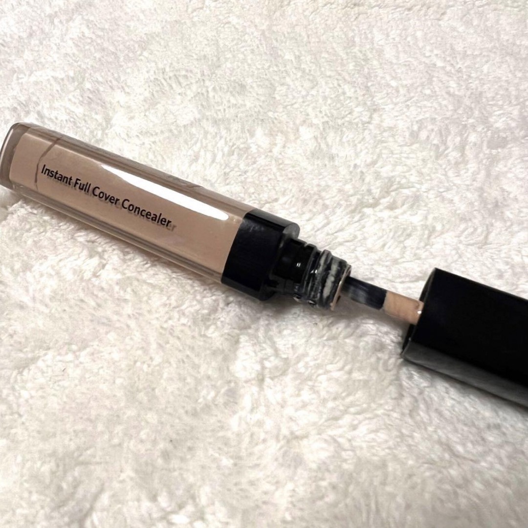 BOBBI BROWN(ボビイブラウン)のBOBBI BROWN インスタント フル カバー コンシーラー 02アイボリー コスメ/美容のベースメイク/化粧品(コンシーラー)の商品写真