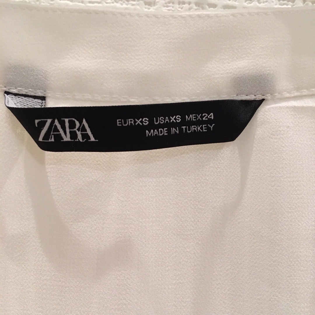 ZARA(ザラ)のZARA  ザラ　xs  プリーツブラウス レディースのトップス(シャツ/ブラウス(長袖/七分))の商品写真