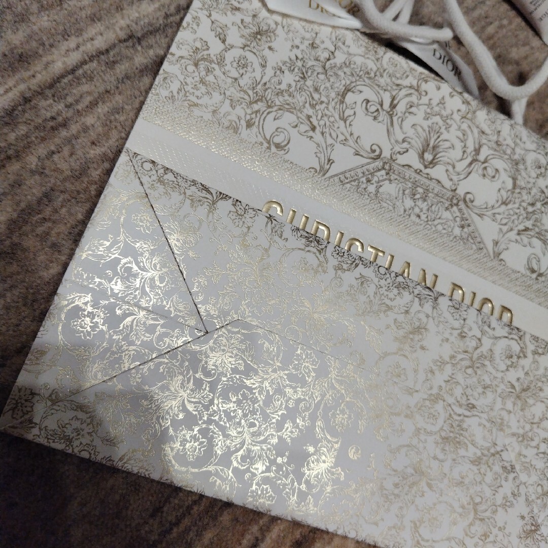 Christian Dior(クリスチャンディオール)のディオール クリスマス限定 ショッパー 2023  紙袋 レディースのバッグ(ショップ袋)の商品写真