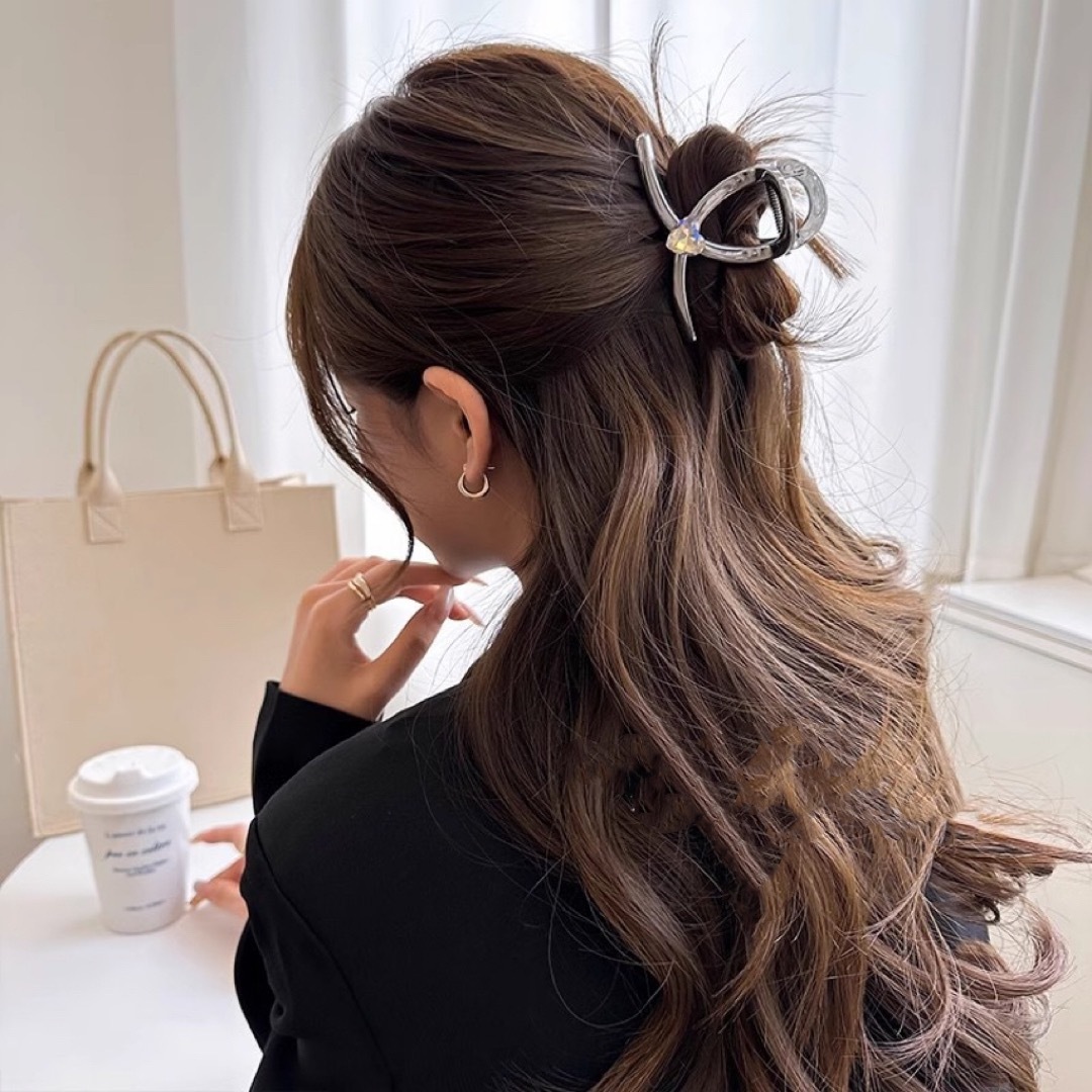 バンスクリップ1点　ビジューヘアクリップ バレッタ ヘアピン 大人かわいい　韓国 レディースのヘアアクセサリー(バレッタ/ヘアクリップ)の商品写真