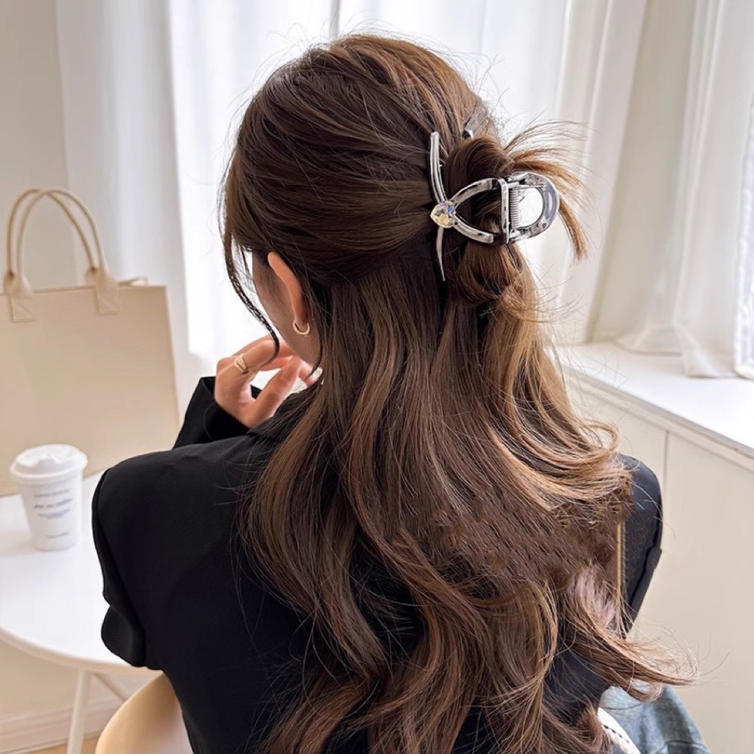 バンスクリップ1点　ビジューヘアクリップ バレッタ ヘアピン 大人かわいい　韓国 レディースのヘアアクセサリー(バレッタ/ヘアクリップ)の商品写真