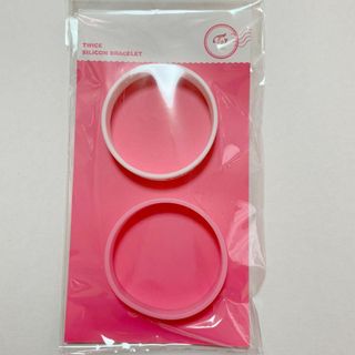 トゥワイス(TWICE)の★TWICE シリコンブレスレット(アイドルグッズ)