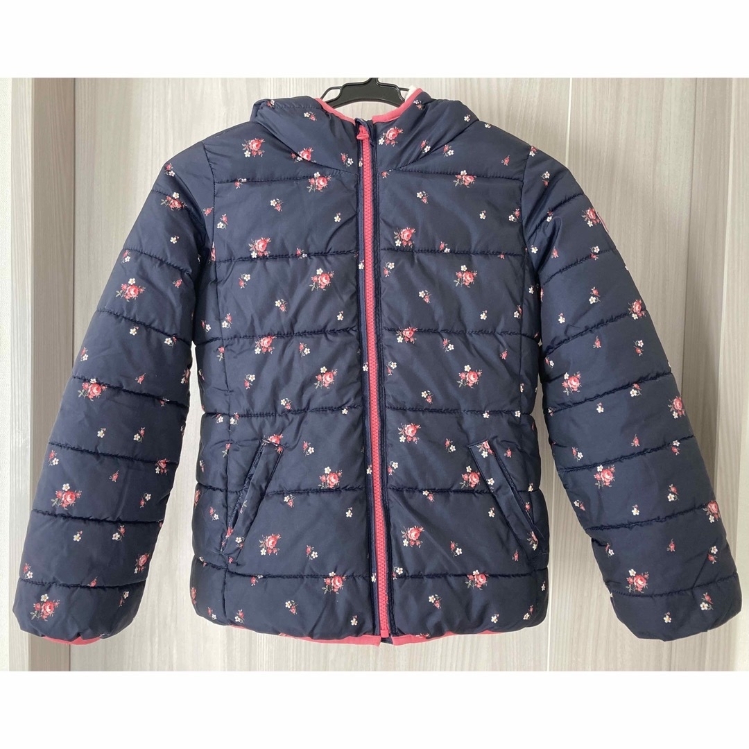 GAP Kids(ギャップキッズ)のGAP 花柄　中綿ジャケット　コート キッズ/ベビー/マタニティのキッズ服女の子用(90cm~)(コート)の商品写真