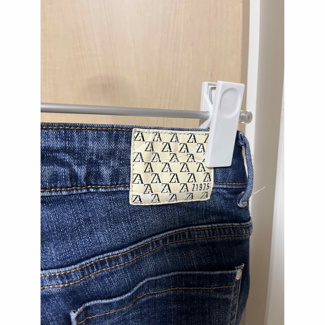 ZARA(ザラ)のZARA　ダメージデニムパンツ レディースのパンツ(デニム/ジーンズ)の商品写真