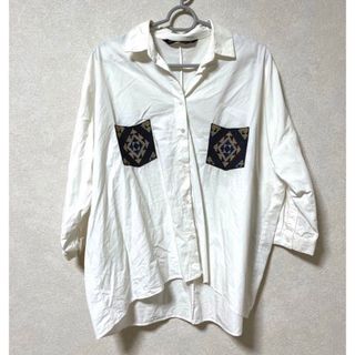 ザラ(ZARA)のZARA シャツ　ブラウス　オルテガ柄　ネイティブ柄　ホワイトシャツ　S(シャツ/ブラウス(半袖/袖なし))