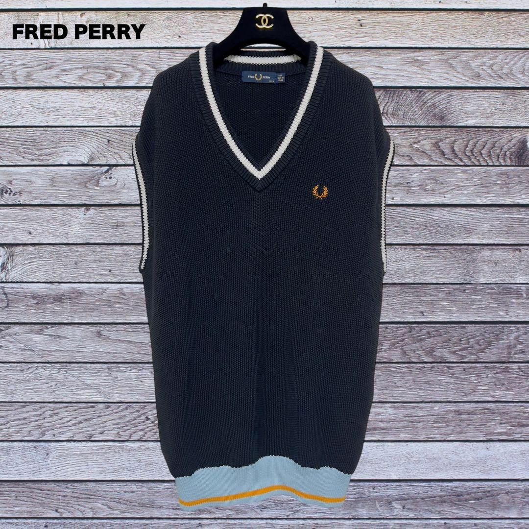 FRED PERRY(フレッドペリー)の【美品】FRED PERRY フレッドペリー ニットベスト ユニセックス 紺色 レディースのトップス(ニット/セーター)の商品写真