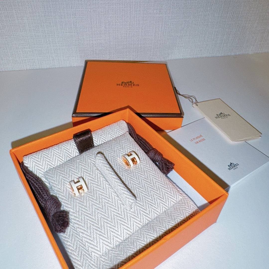 Hermes(エルメス)の【新品・未使用品】エルメス ポップhミニ ピアス ホワイト ピンクゴールド レディースのアクセサリー(ピアス)の商品写真