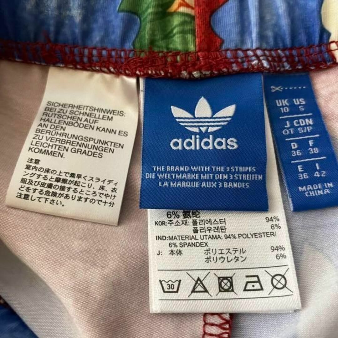 adidas(アディダス)の超美品【アディダス】セットアップ　Tシャツ　スキニーパンツ　花柄　レトロ　古着 レディースのトップス(Tシャツ(半袖/袖なし))の商品写真