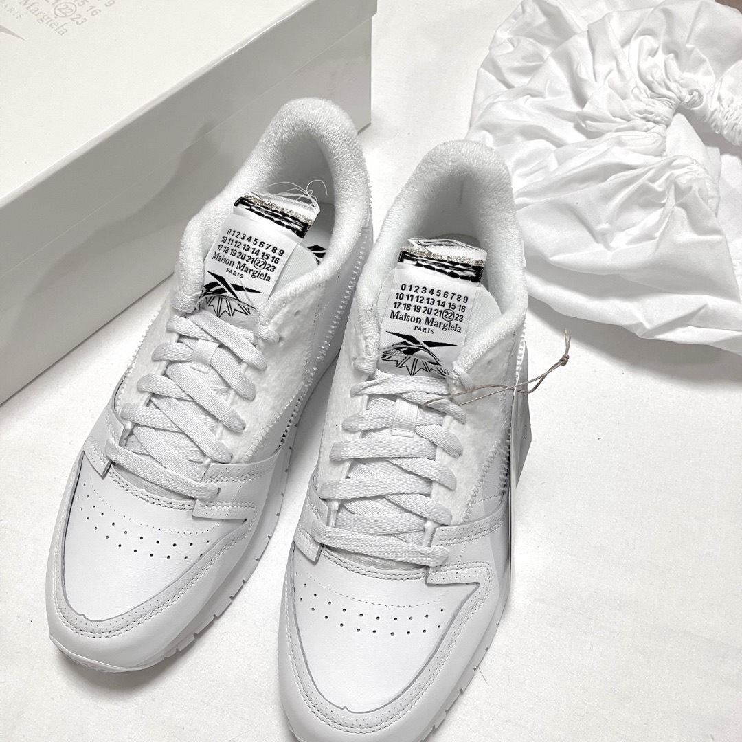 限定コラボ　メゾン マルジェラ x リーボック　クラシックレザースニーカー　白 Maison Margiela / メゾンマルジェラ x REEBOK / リーボック