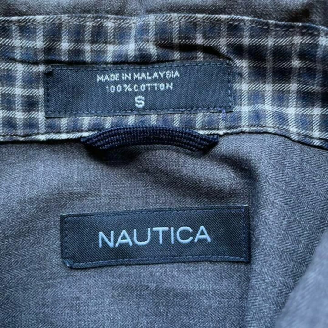 NAUTICA(ノーティカ)の美品！【アメリカ古着❗️】ノーティカ　刺繍ロゴ　ワンポイント　ダークグレーレトロ メンズのトップス(シャツ)の商品写真