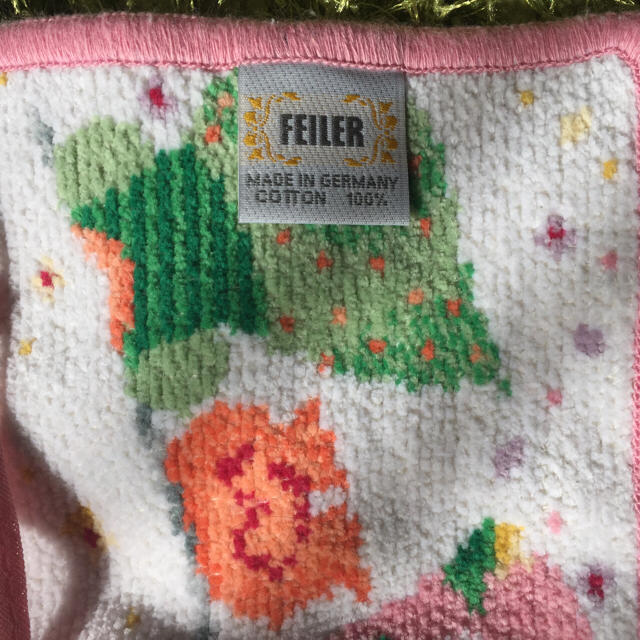 FEILER(フェイラー)の新品未使用♡FEILERスタイ キッズ/ベビー/マタニティのこども用ファッション小物(ベビースタイ/よだれかけ)の商品写真