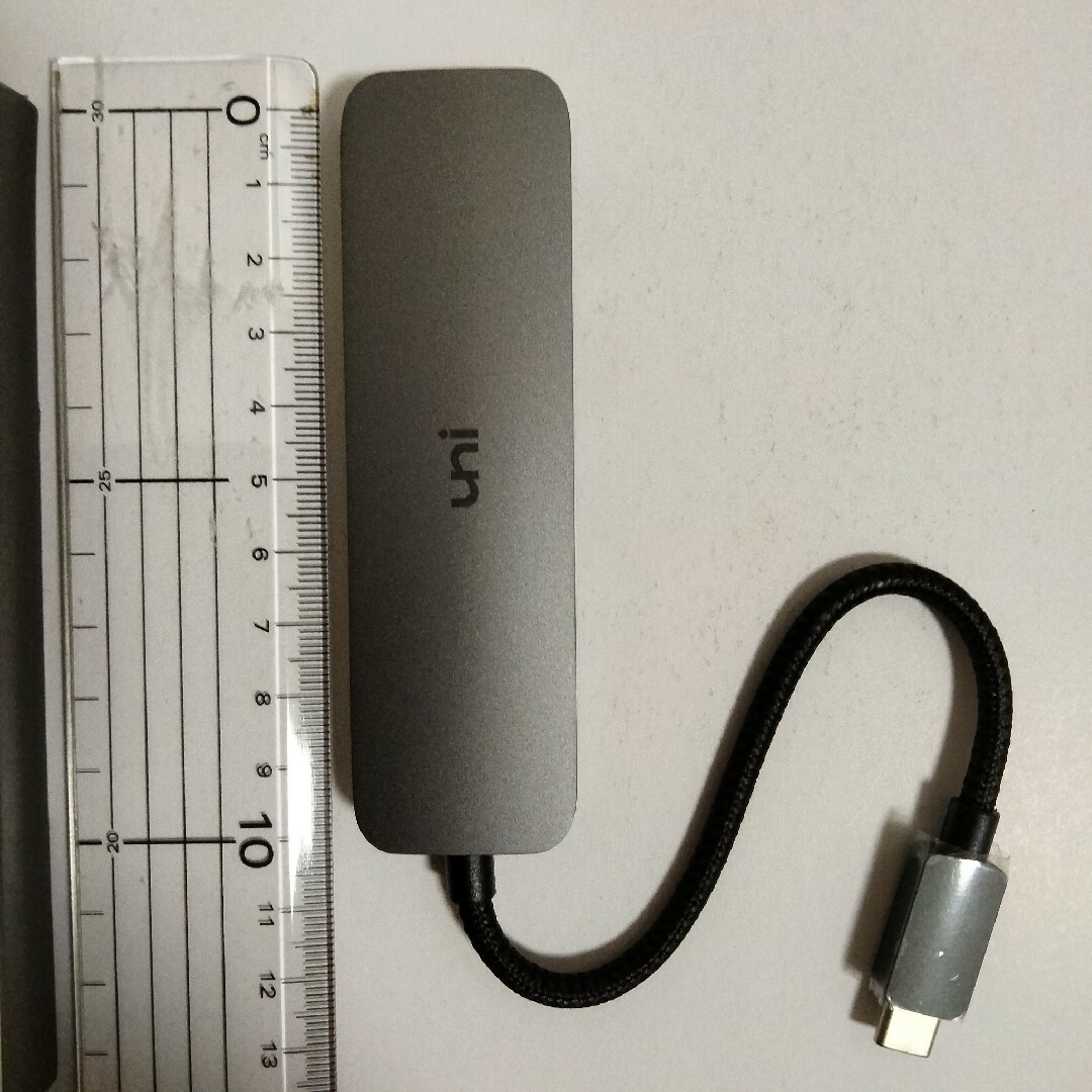 uni USB-C 4-in-1 ハブ スマホ/家電/カメラのPC/タブレット(PC周辺機器)の商品写真