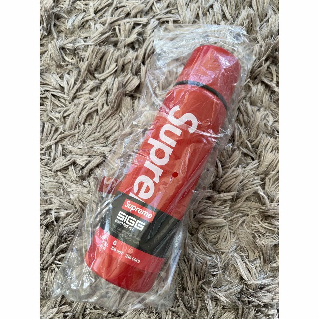 Supreme(シュプリーム)の新品未使用　supremeSIGGVacuumInsulated Bottle インテリア/住まい/日用品のキッチン/食器(タンブラー)の商品写真