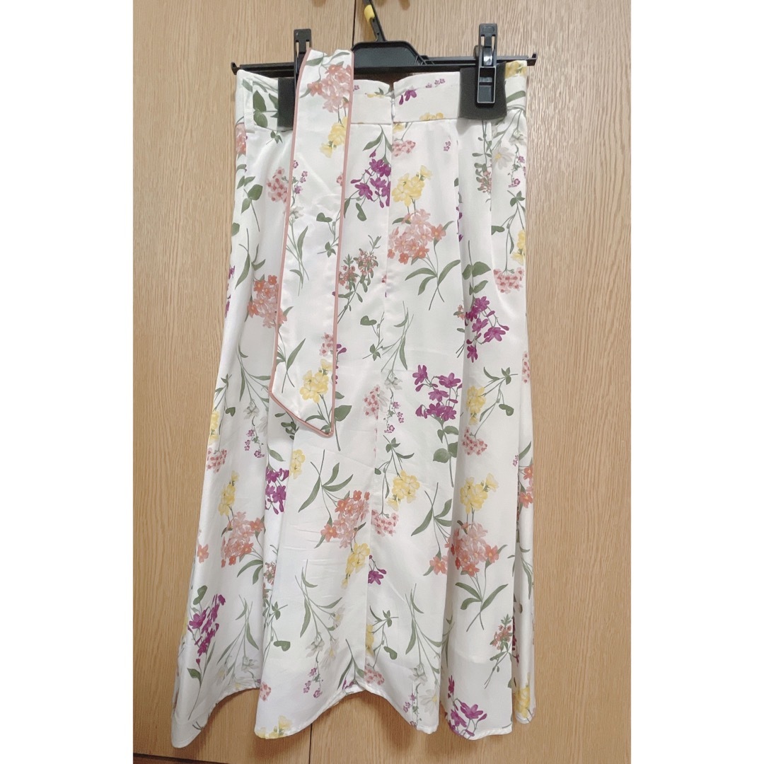 新品未着用♡ Apuweiser-riche ミックスフラワータックスカート