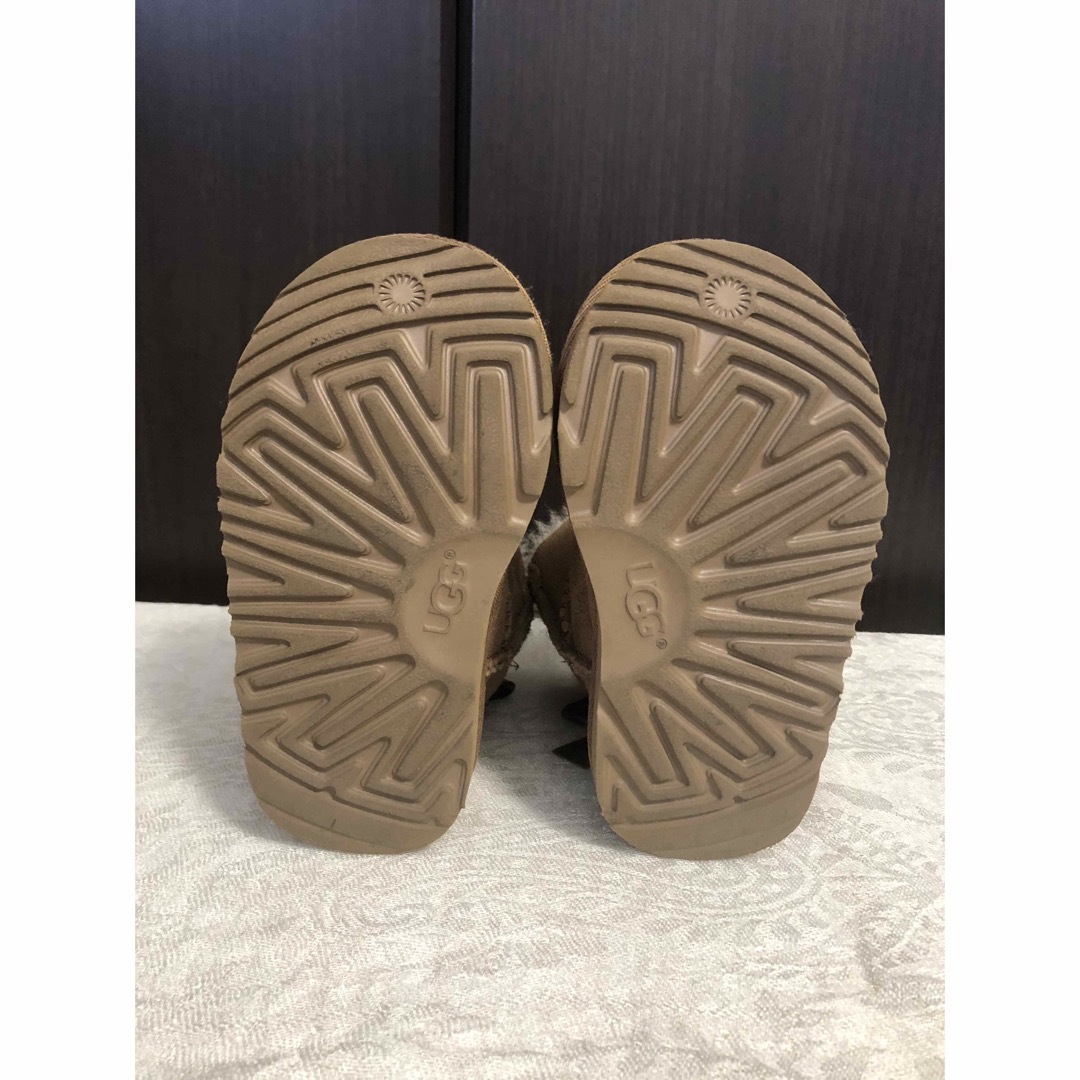 UGG(アグ)のUGG ムートンブーツ リボン 14.5cm キッズ/ベビー/マタニティのベビー靴/シューズ(~14cm)(ブーツ)の商品写真