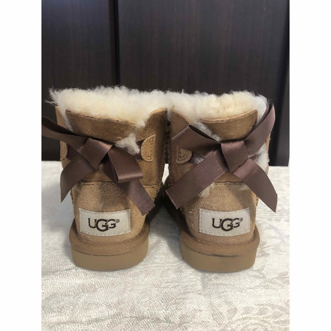 UGG(アグ)のUGG ムートンブーツ リボン 14.5cm キッズ/ベビー/マタニティのベビー靴/シューズ(~14cm)(ブーツ)の商品写真