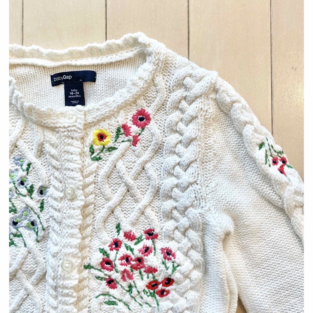 GAP Kids(ギャップキッズ)の baby gap コットンニット 刺繍カーディガン(18-24M) キッズ/ベビー/マタニティのキッズ服女の子用(90cm~)(カーディガン)の商品写真