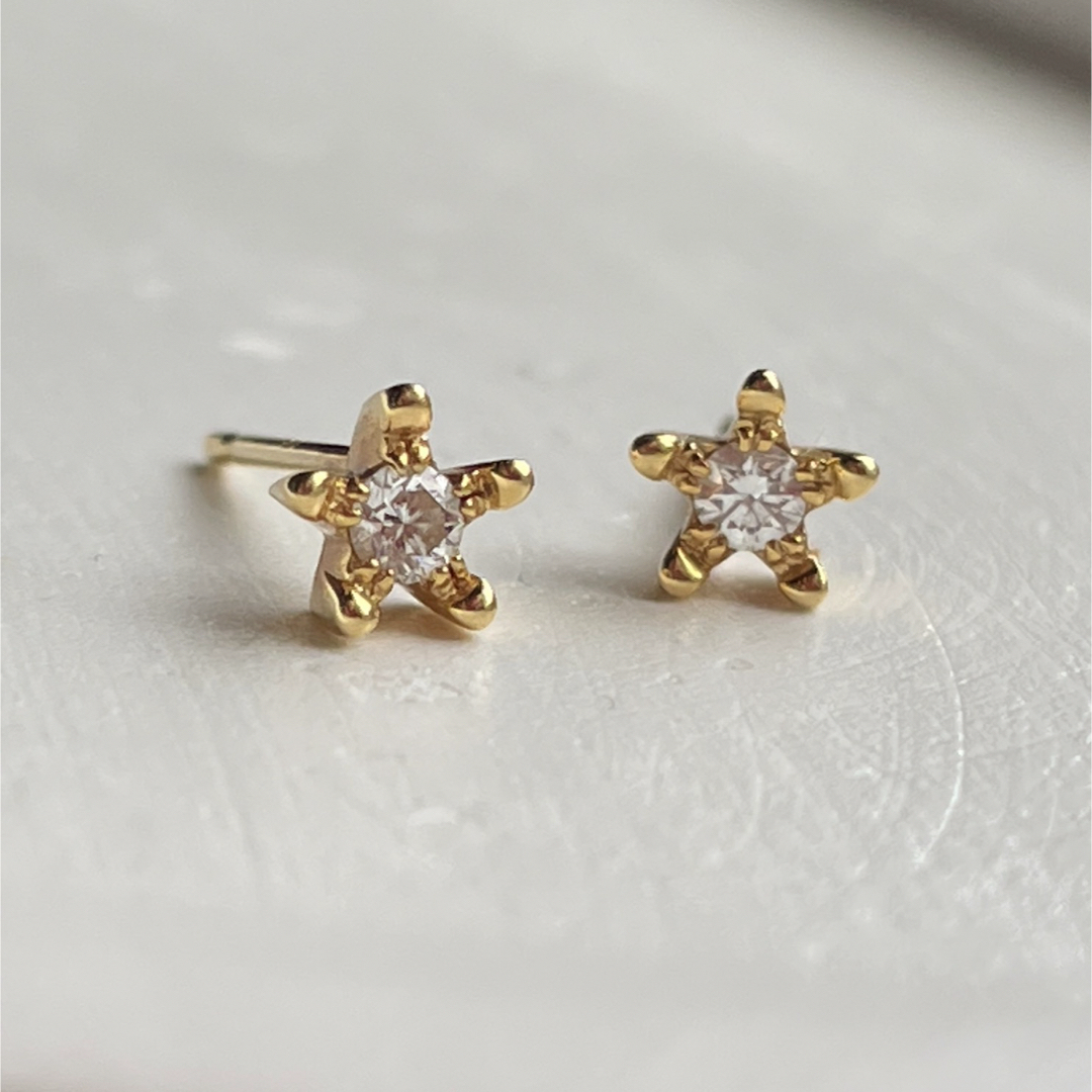 STAR JEWELRY(スタージュエリー)の*ハールさま* STAR JEWELRY 星ピアス k18一粒ダイヤ レディースのアクセサリー(ピアス)の商品写真