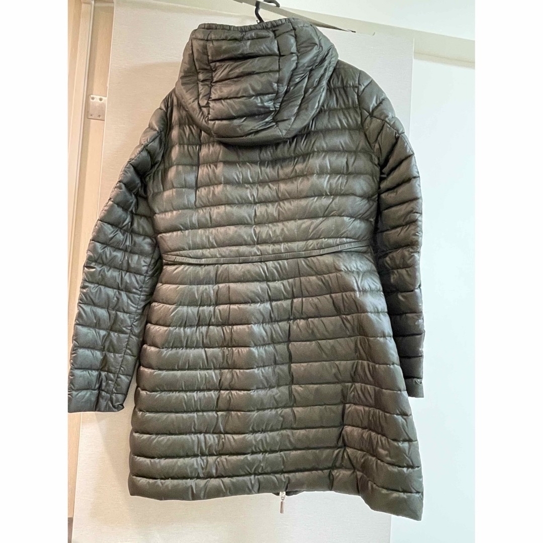 MONCLER(モンクレール)のモンクレール　ダウン　BARBEL  カーキ レディースのジャケット/アウター(ダウンコート)の商品写真