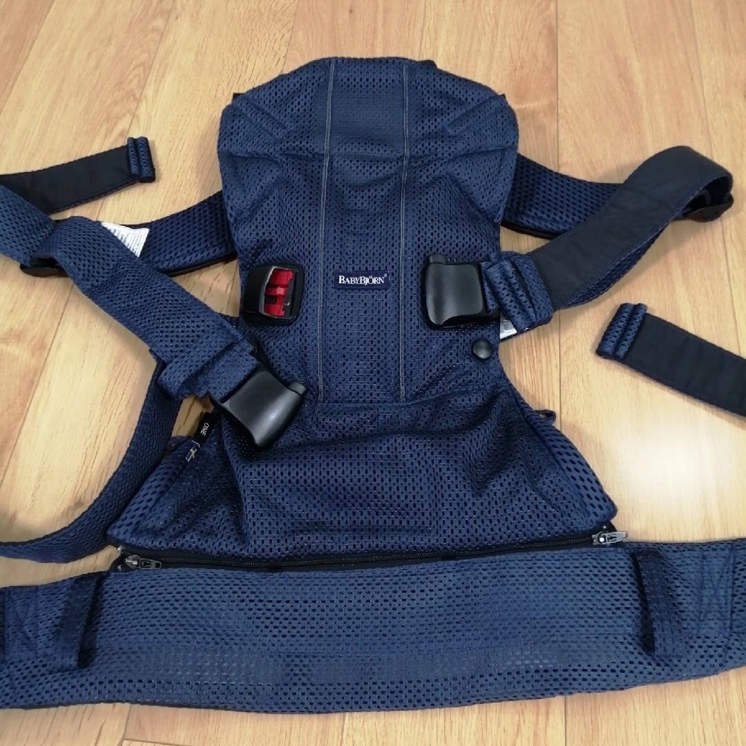 BABYBJORN(ベビービョルン)のベビービョルン　抱っこ紐　メッシュ　美品 キッズ/ベビー/マタニティの外出/移動用品(抱っこひも/おんぶひも)の商品写真