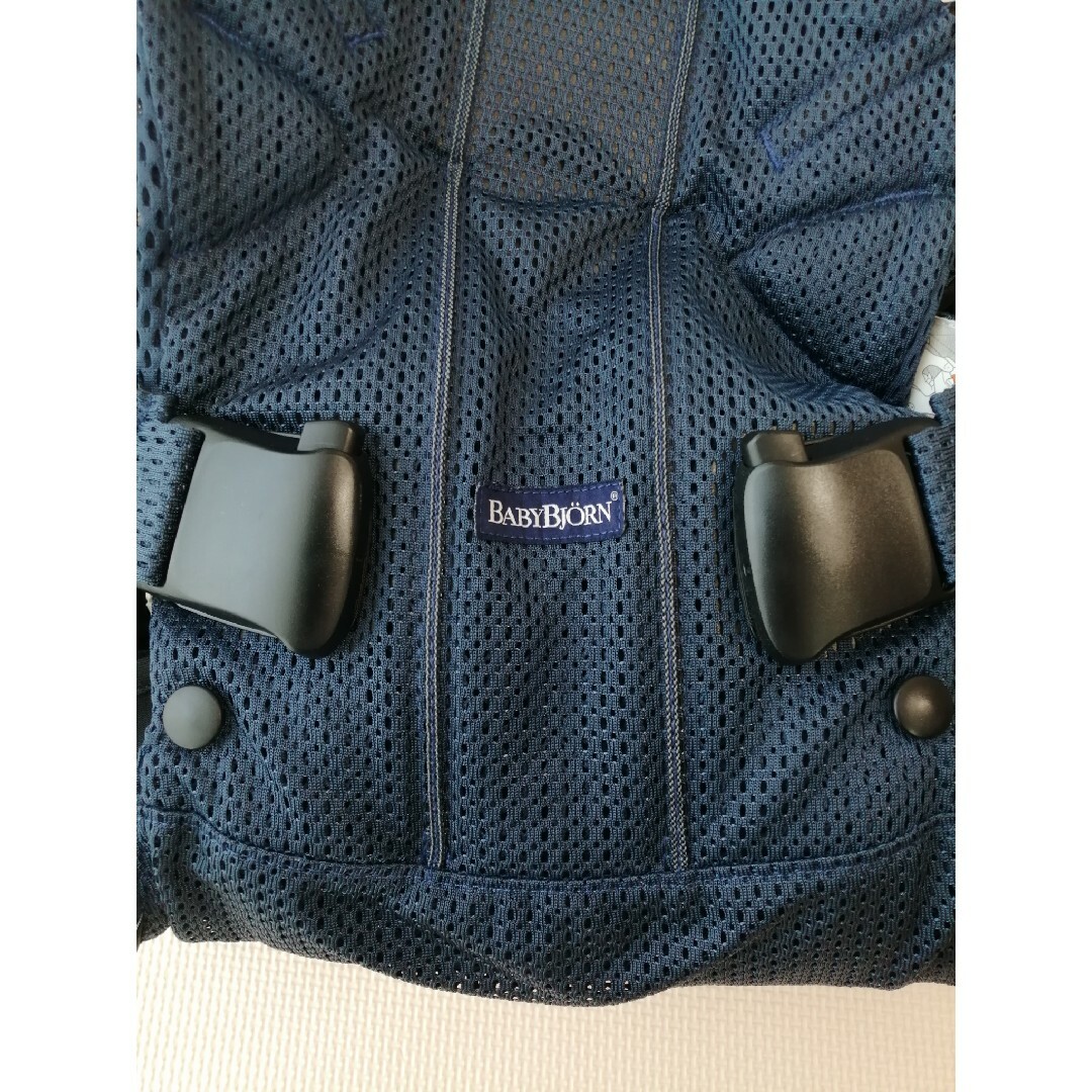 BABYBJORN(ベビービョルン)のベビービョルン　抱っこ紐　メッシュ　美品 キッズ/ベビー/マタニティの外出/移動用品(抱っこひも/おんぶひも)の商品写真