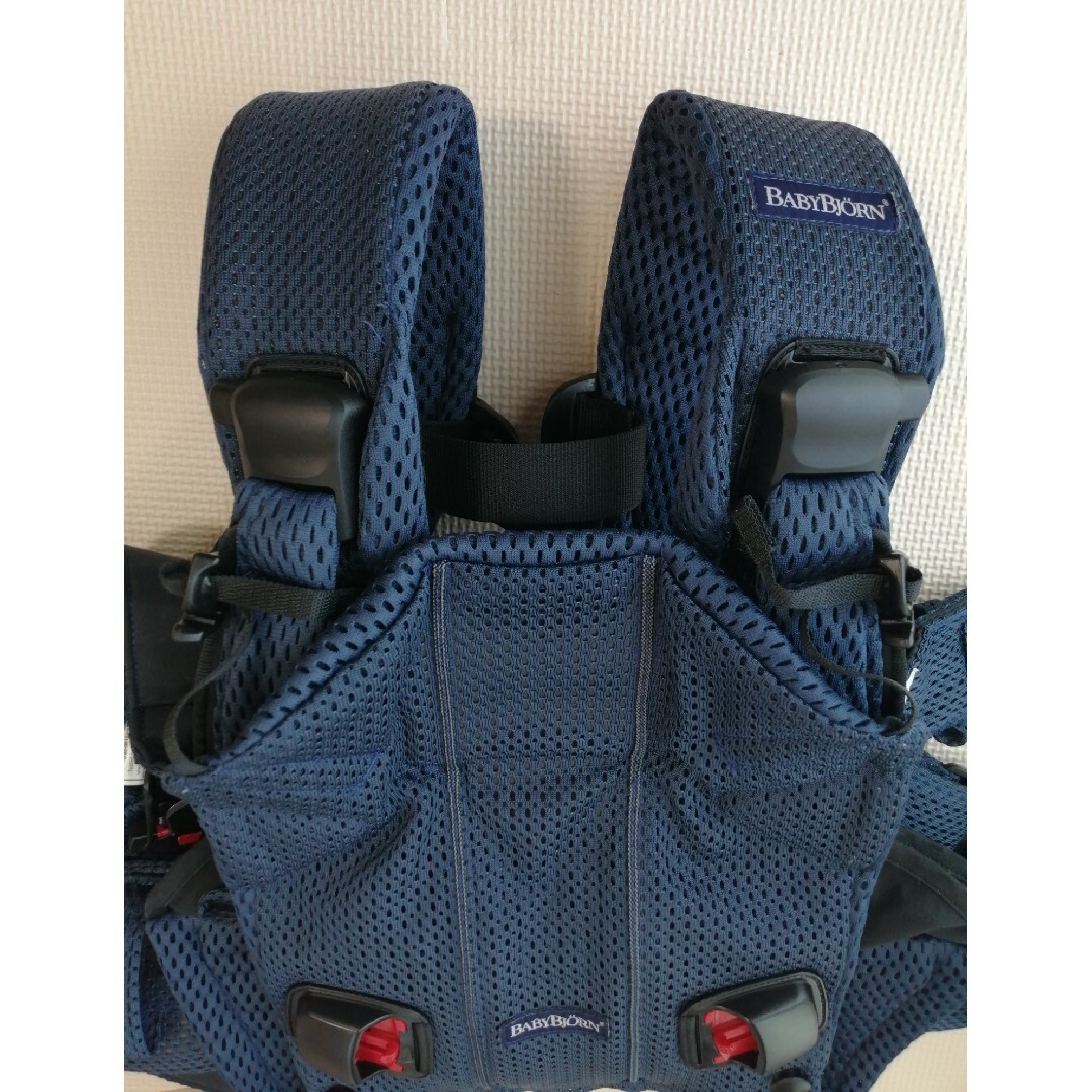 BABYBJORN(ベビービョルン)のベビービョルン　抱っこ紐　メッシュ　美品 キッズ/ベビー/マタニティの外出/移動用品(抱っこひも/おんぶひも)の商品写真