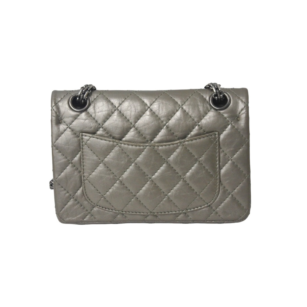 CHANEL(シャネル)のCHANEL シャネル チェーンショルダーバッグ 2.55 ミニ 15番台 グレインドカーフ メタリックグレー シルバー金具 55486 レディースのバッグ(ハンドバッグ)の商品写真