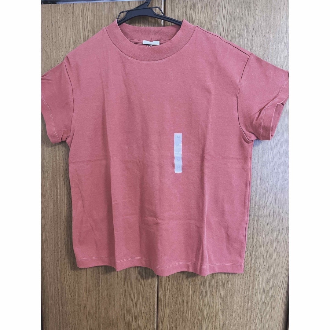 GU(ジーユー)の【新品未使用 タグ付き】GU スムースTシャツ レディースのトップス(Tシャツ(半袖/袖なし))の商品写真