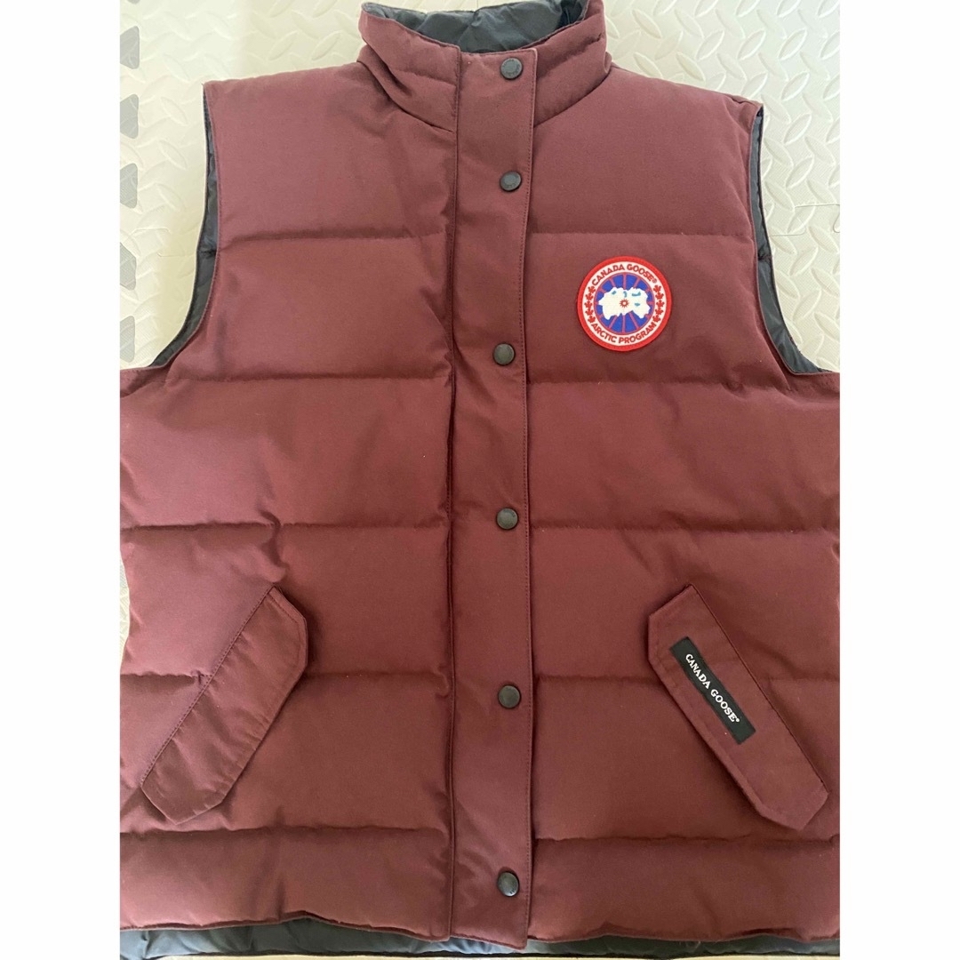 CANADA GOOSE(カナダグース)の★美品　カナダグース　ベストＬサイズ レディースのジャケット/アウター(ダウンベスト)の商品写真