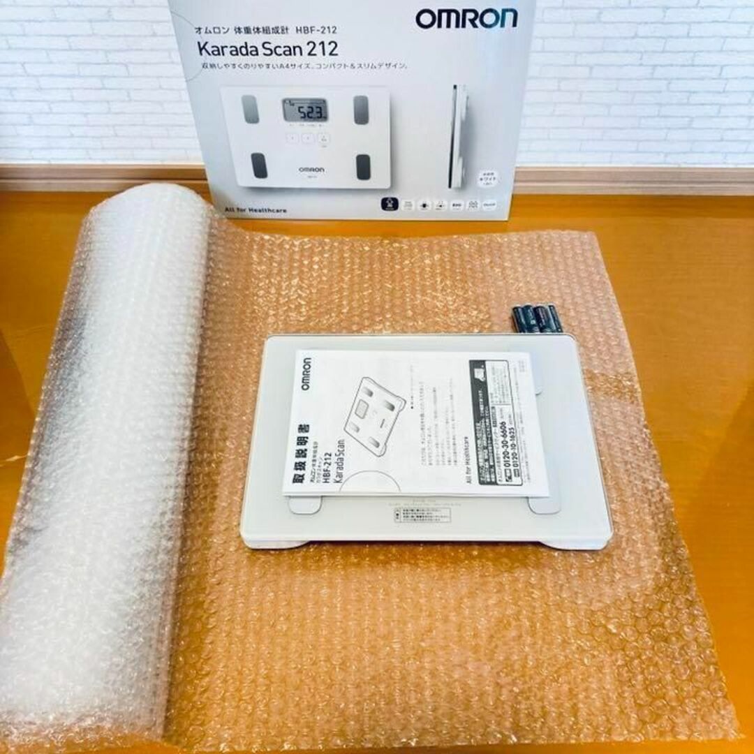 OMRON(オムロン)のオムロン　体重計　体重体組成計　OMRON HBF-212　ホワイト スマホ/家電/カメラの生活家電(体重計)の商品写真