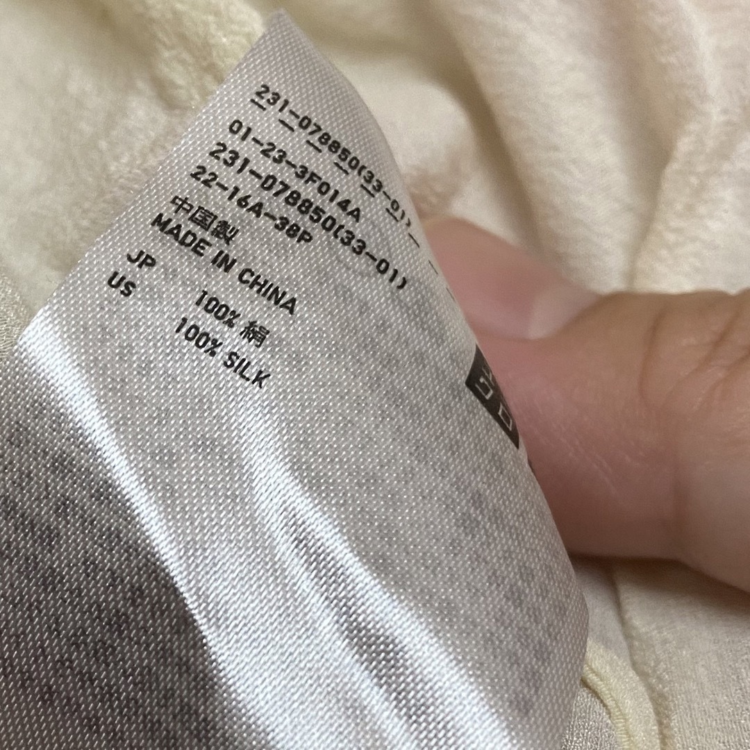 UNIQLO(ユニクロ)のユニクロ　　UNIQLO 長袖　シャツ　ブラウス　L シルク　絹　100 レディースのトップス(シャツ/ブラウス(長袖/七分))の商品写真