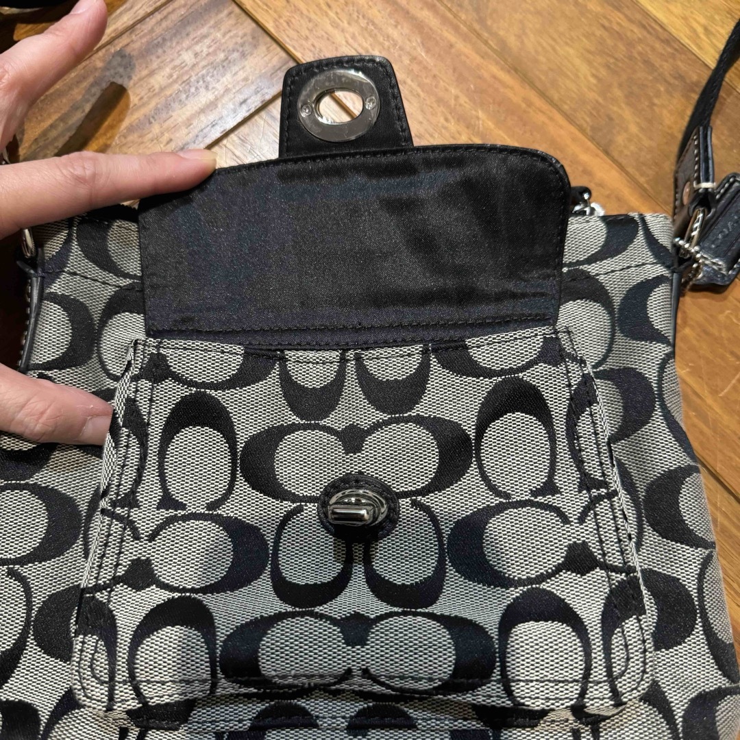 COACH(コーチ)のショルダーバッグ COACH コーチ　黒 レディースのバッグ(ショルダーバッグ)の商品写真