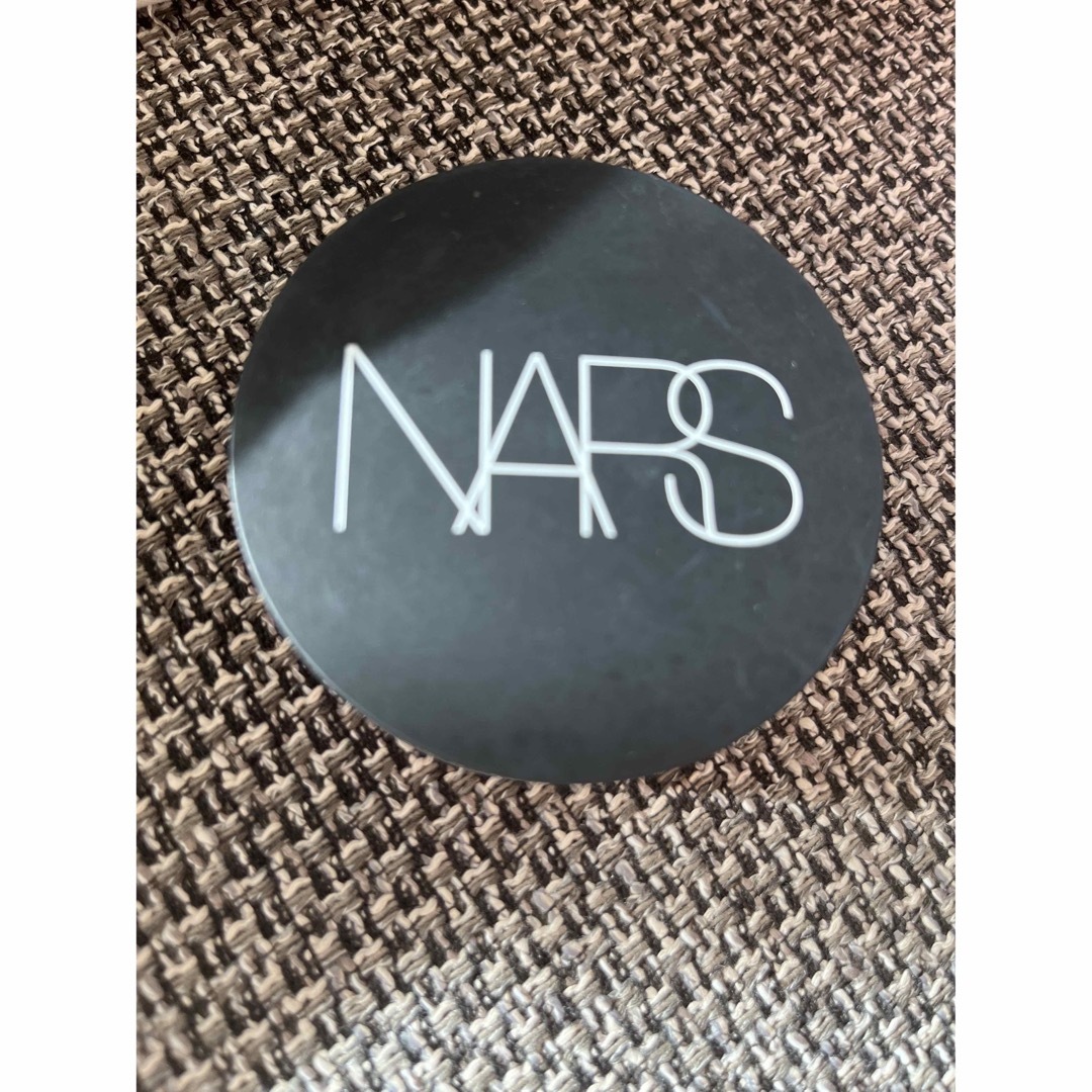 NARS(ナーズ)のライトリフレクティングセッティングパウダー　ルース　Ｎ コスメ/美容のベースメイク/化粧品(フェイスパウダー)の商品写真