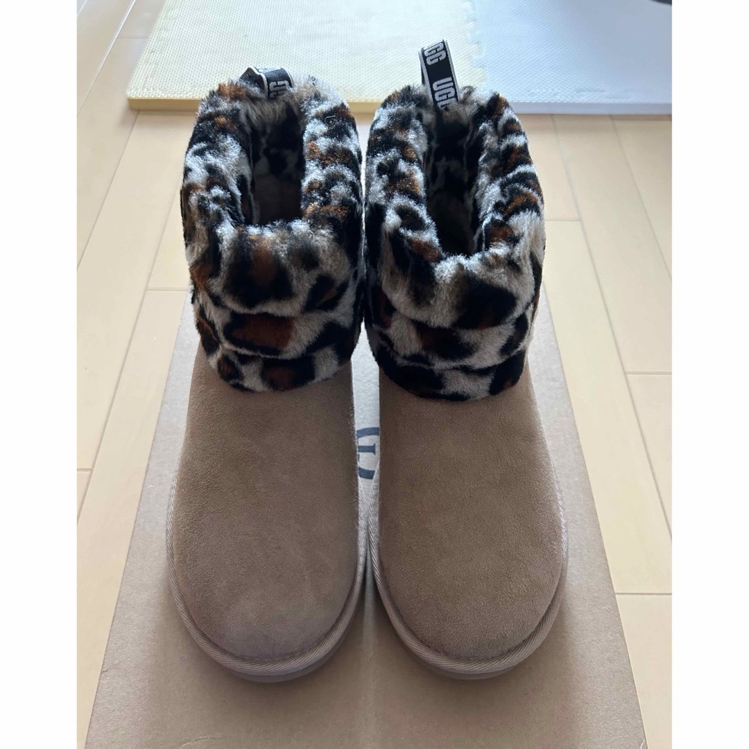 UGG フラッフ ミニ キルテッド レオパード ムートンブーツ