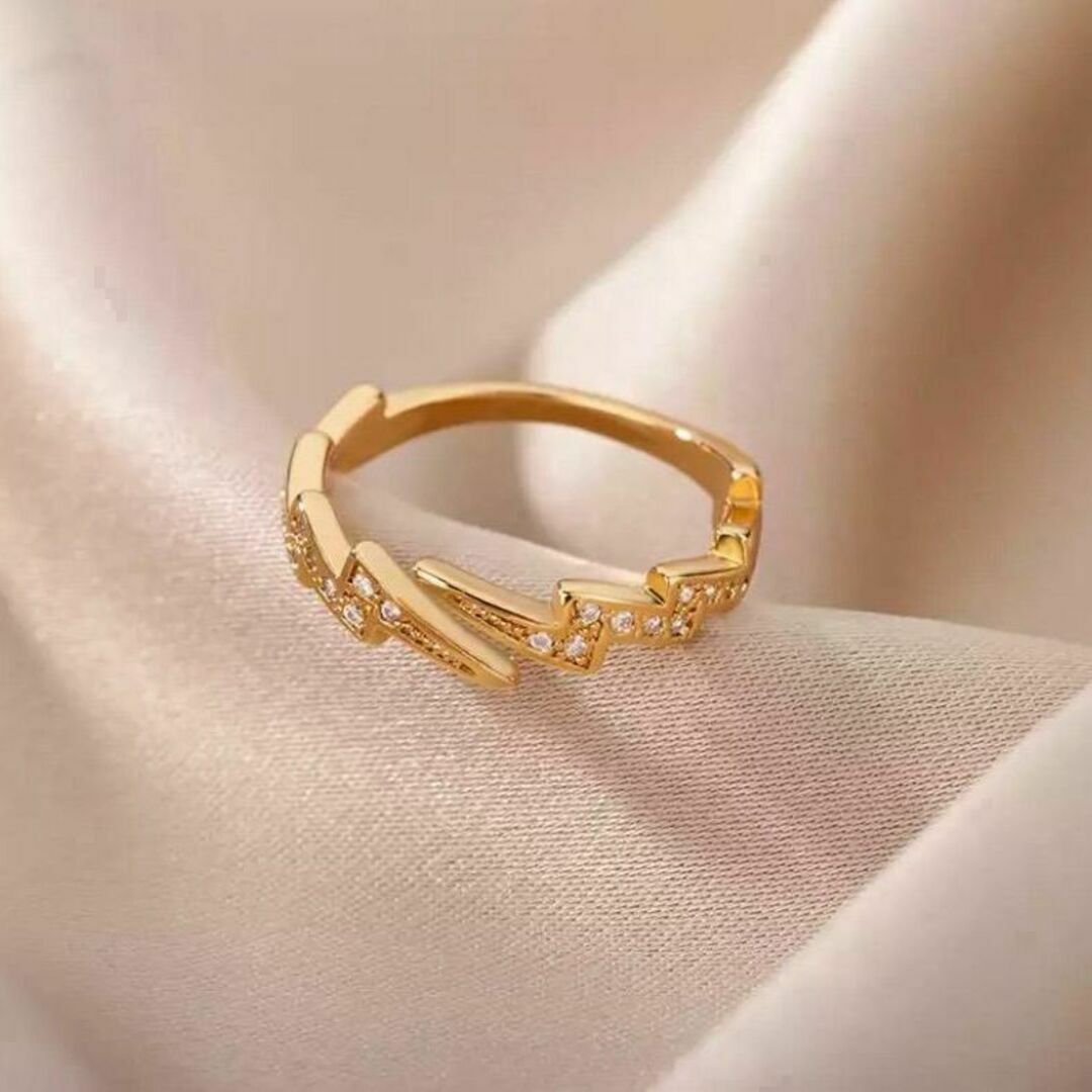 529 ゴールド リング イナズマ czダイヤモンド サージカルステンレス 韓国 レディースのアクセサリー(リング(指輪))の商品写真