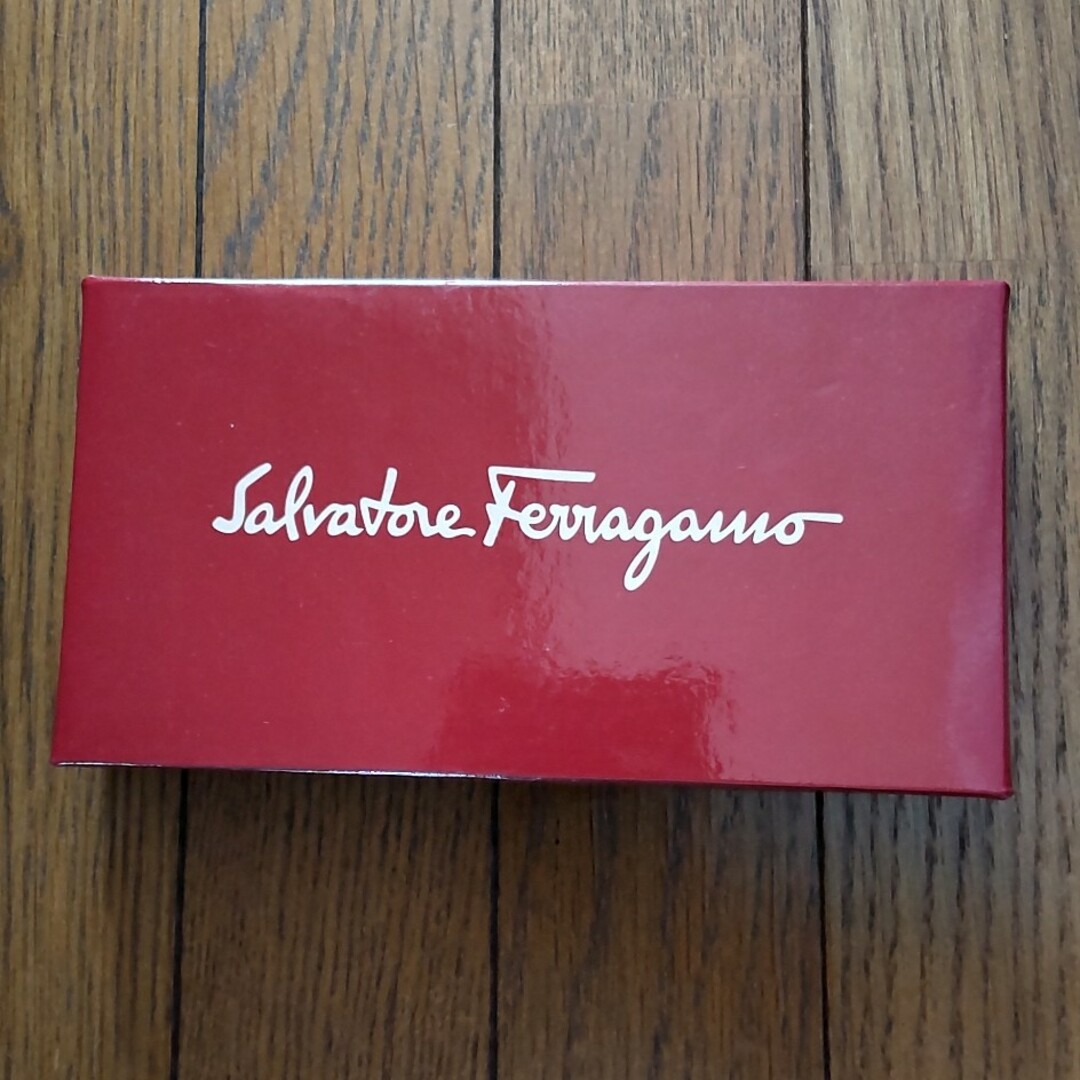 Salvatore Ferragamo(サルヴァトーレフェラガモ)のフェラガモ 長財布の空箱 レディースのバッグ(ショップ袋)の商品写真