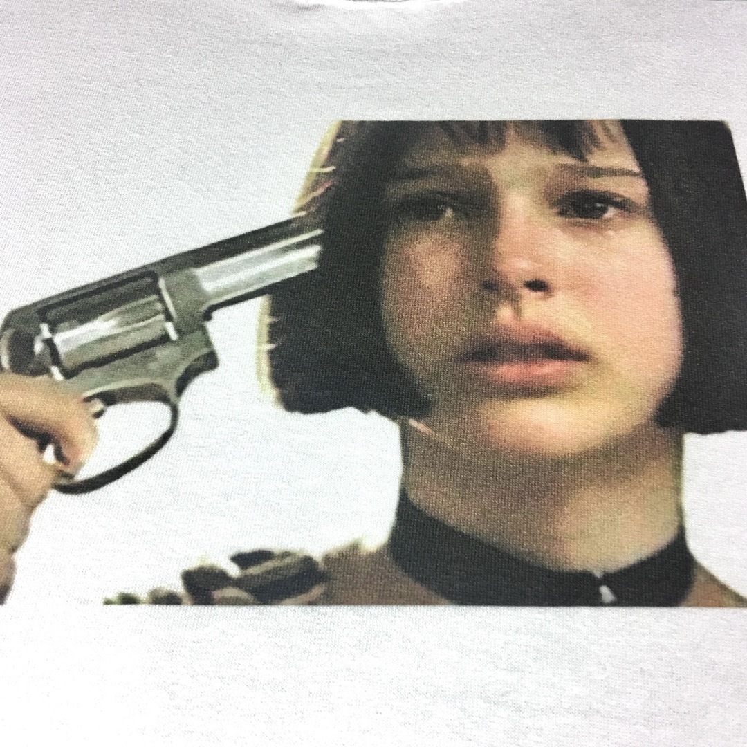 新品 レオン ヒロイン少女 マチルダ 拳銃 ロシアンルーレット ビッグ Tシャツ メンズのトップス(Tシャツ/カットソー(半袖/袖なし))の商品写真