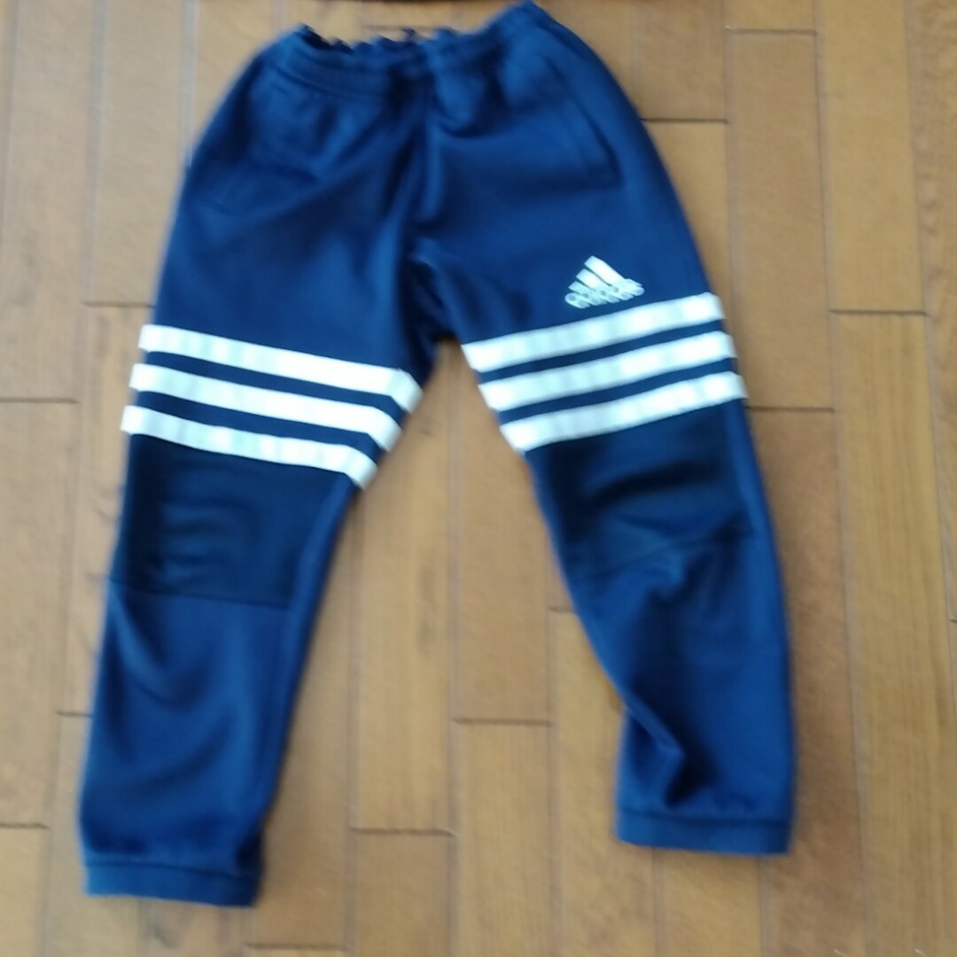 adidas(アディダス)のadidas　ジャージ　120cm キッズ/ベビー/マタニティのキッズ服男の子用(90cm~)(パンツ/スパッツ)の商品写真