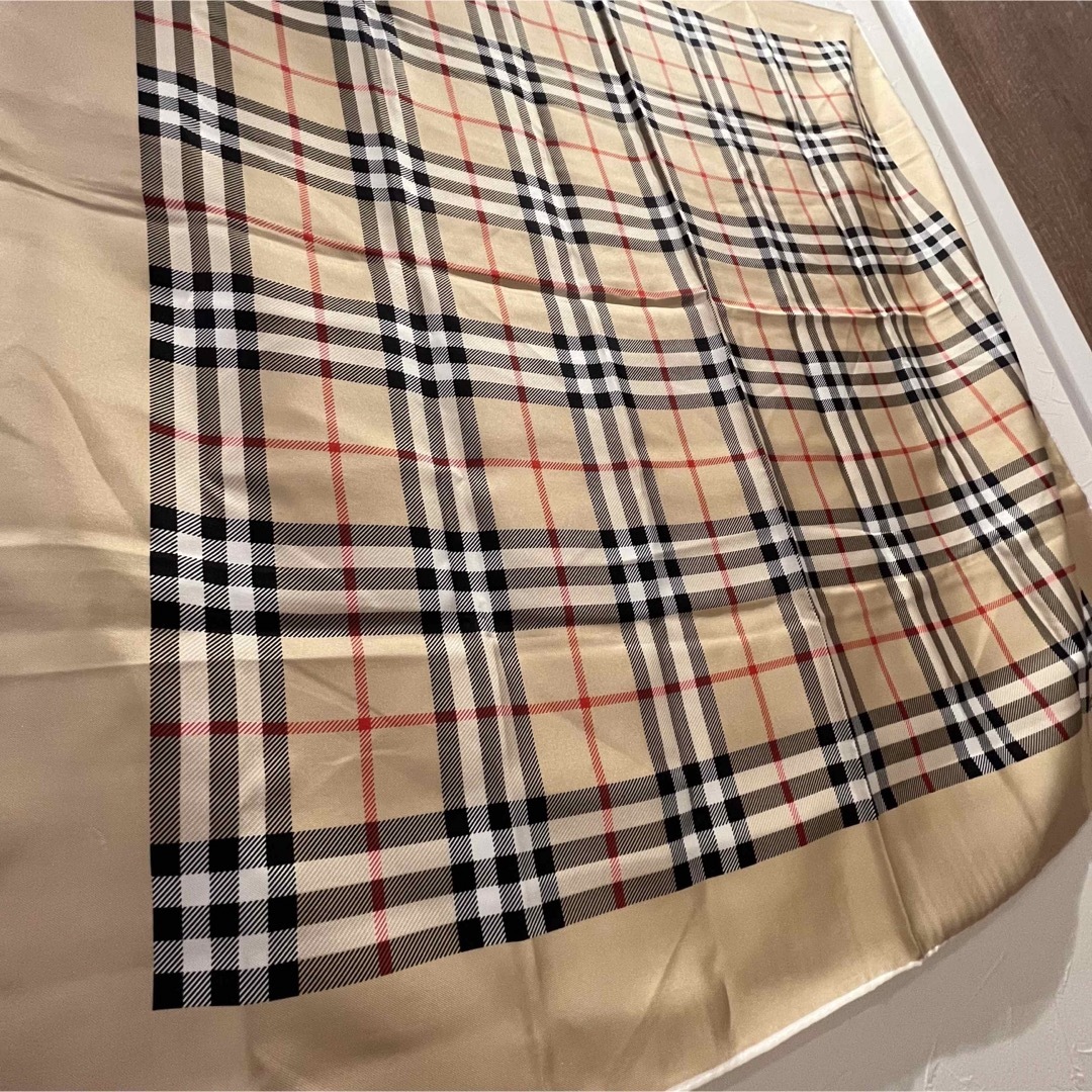 BURBERRY(バーバリー)のum様専用　バーバリーズ　ノバチェック　ヴィンテージ　大判スカーフ　 レディースのファッション小物(バンダナ/スカーフ)の商品写真