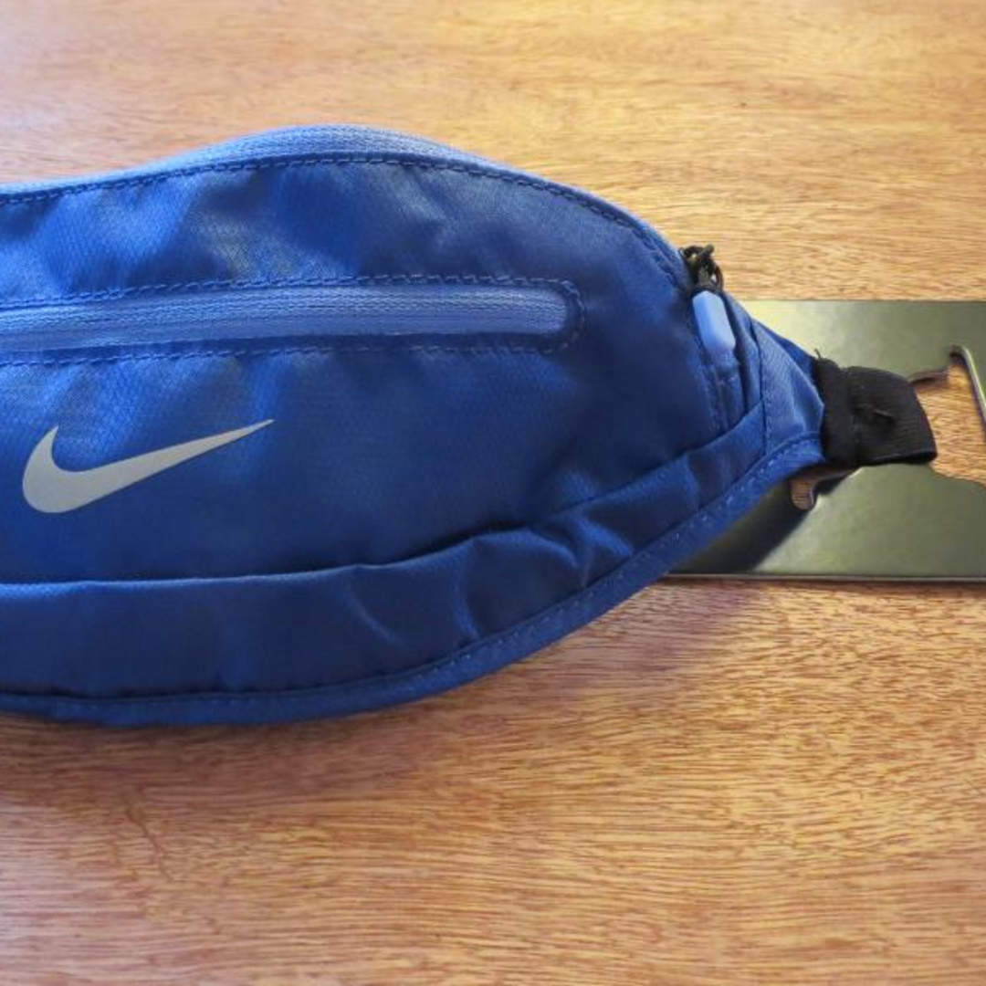 【新品】　ナイキ・ウェストパック　nike waistpack スポーツ/アウトドアのランニング(その他)の商品写真