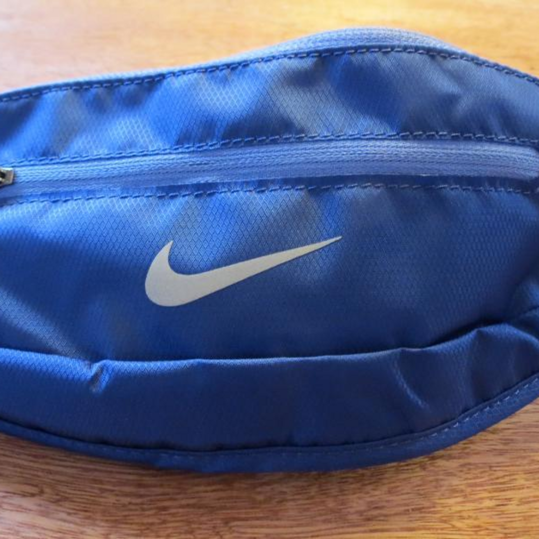 【新品】　ナイキ・ウェストパック　nike waistpack スポーツ/アウトドアのランニング(その他)の商品写真