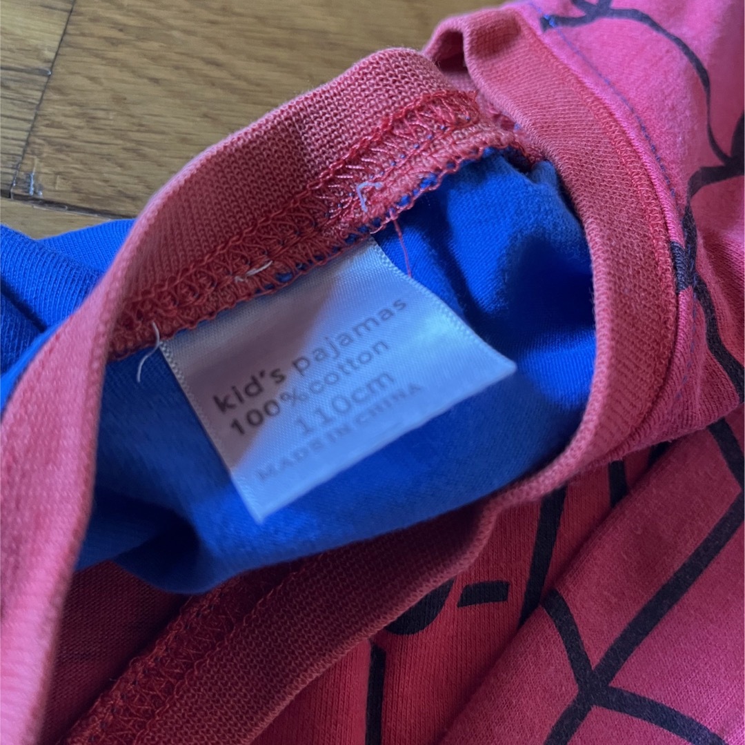 スパイダーマン パジャマ 110 キッズ/ベビー/マタニティのキッズ服男の子用(90cm~)(パジャマ)の商品写真