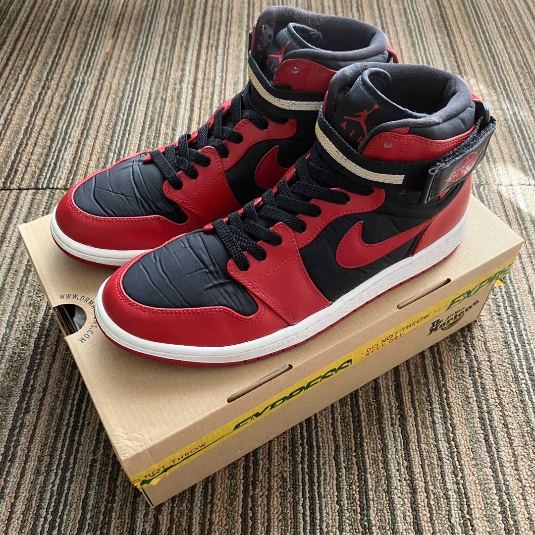 NIKE(ナイキ)の【中古】Air Jordan 1 Retro High Strap BRED メンズの靴/シューズ(スニーカー)の商品写真