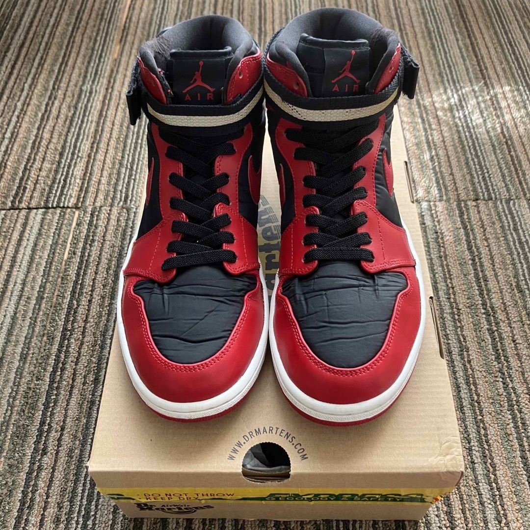 NIKE(ナイキ)の【中古】Air Jordan 1 Retro High Strap BRED メンズの靴/シューズ(スニーカー)の商品写真